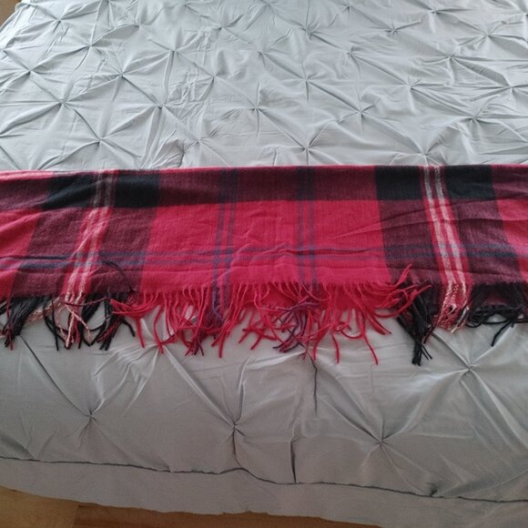 WRAP/SHAWL/SCARF/THROW - Picture 2 of 2